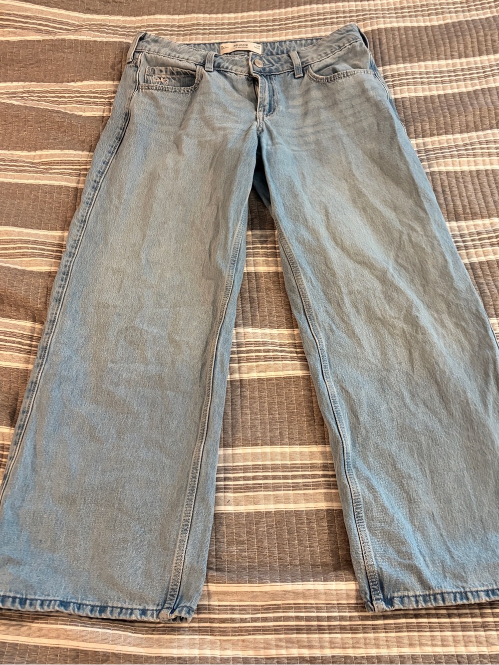 Hollister Light Blue Bootcut Women’s 8 regular bow detail Jeans